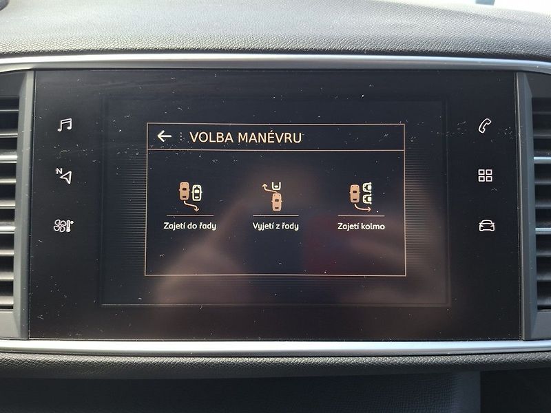 Peugeot 308 SW GT 1,6 THP 205k M6 - fotka 23 z 29