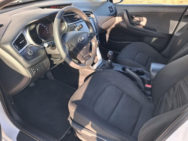 Kia Ceed 1.4 CVVT 73kW Comfort - fotka 11 z 19