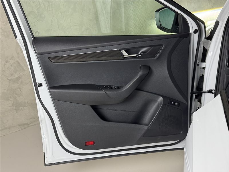 Škoda Karoq 2,0 TDi  Sportline LED Virtual - fotka 20 z 47
