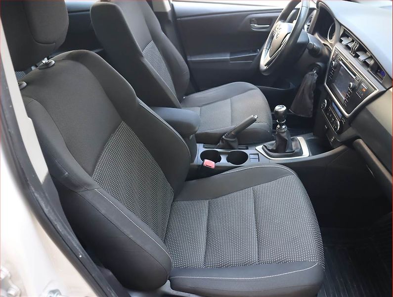 Toyota Auris (2013) 1.3 Dual VVT-i, Park. senzory - fotka 9 z 15