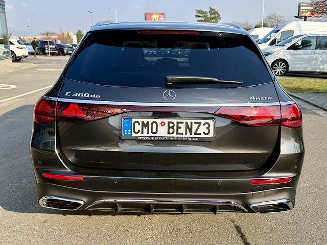 Mercedes-Benz Třídy E (2025) 300 de 4MATIC kombi s EQ - fotka 7 z 46