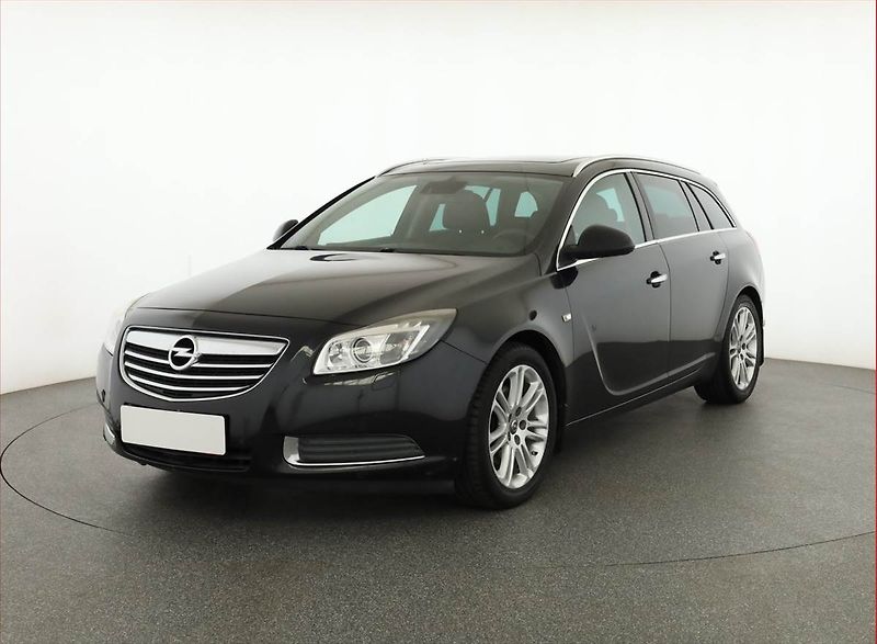 Opel Insignia (2010) 2.0 CDTI, nová STK, Tažné - fotka 2 z 17