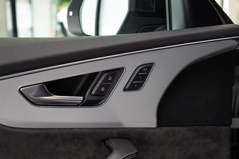 Audi SQ8 4.0 TDI/Bang&Olufsen/360/Pano - fotka 22 z 27