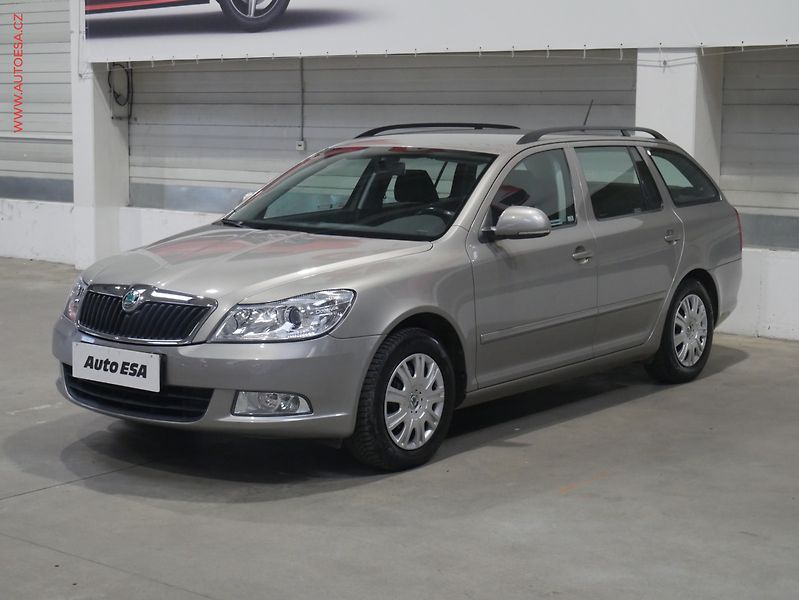 Škoda Octavia (2011) 1.4TSI, 1.maj,ČR, Ambition, - fotka 3 z 16