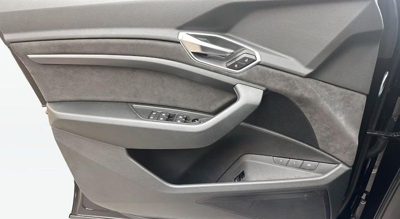 Audi e-tron 55 Quattro Tažné Panorama LED  - fotka 12 z 19