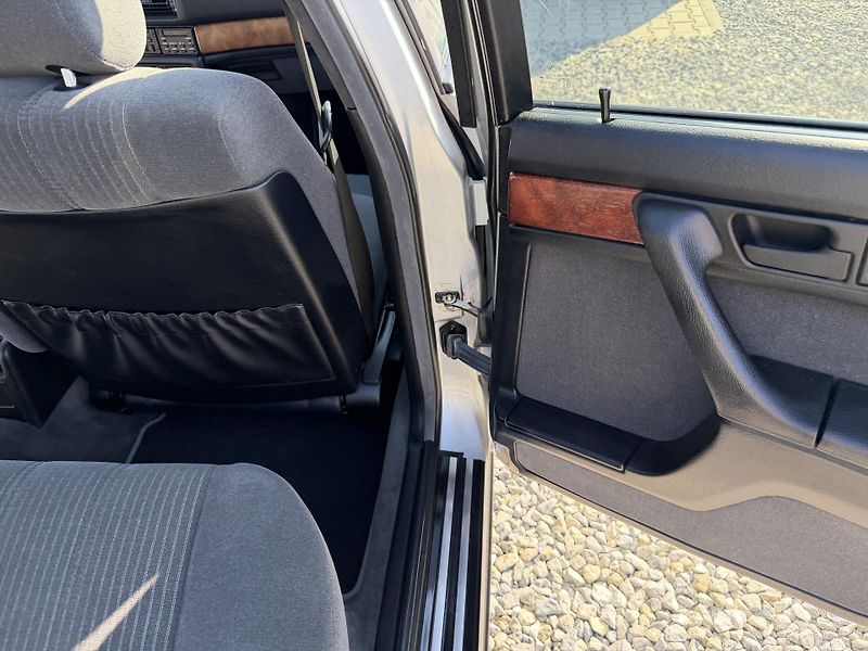 BMW Řada 7 730i 190PS SHADOWLINE EXTRA!!! - fotka 115 z 156