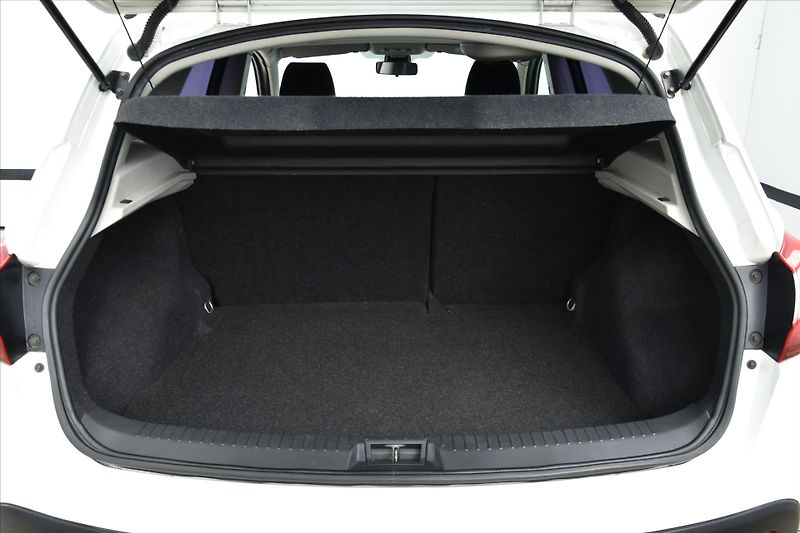 Nissan Qashqai 1.6i 84kW 1.MAJ. SERVIS.KN. ČR - fotka 12 z 20
