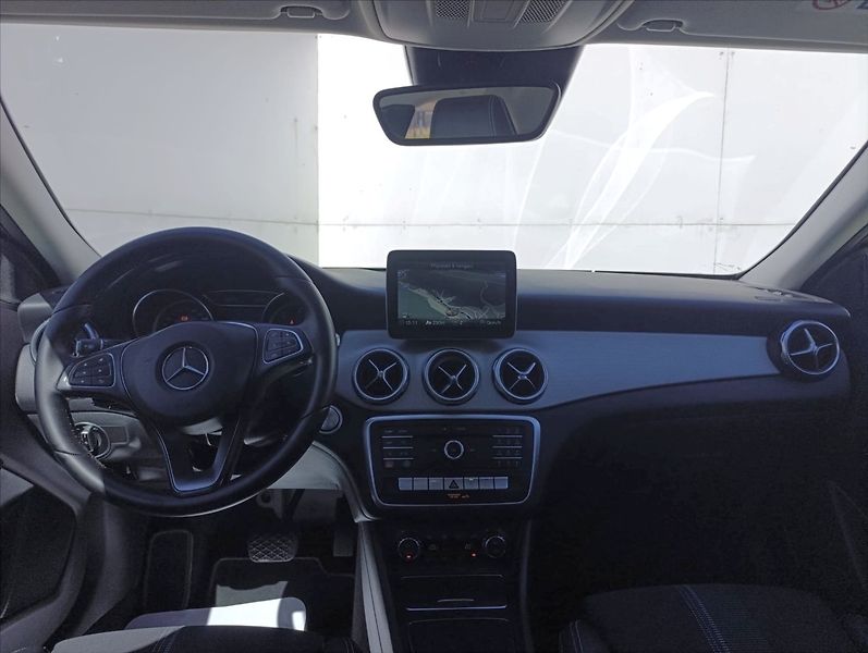 Mercedes-Benz GLA 2,2 200d Kamera Navi Kůže LED - fotka 15 z 38