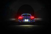 Ostravu v těchto dnech brázdí dvě luxusní auta a dvě sportovní motorky celé pokryté vánočními světýlky. Vidět je můžete zejména v centru města a u obchodních center.
