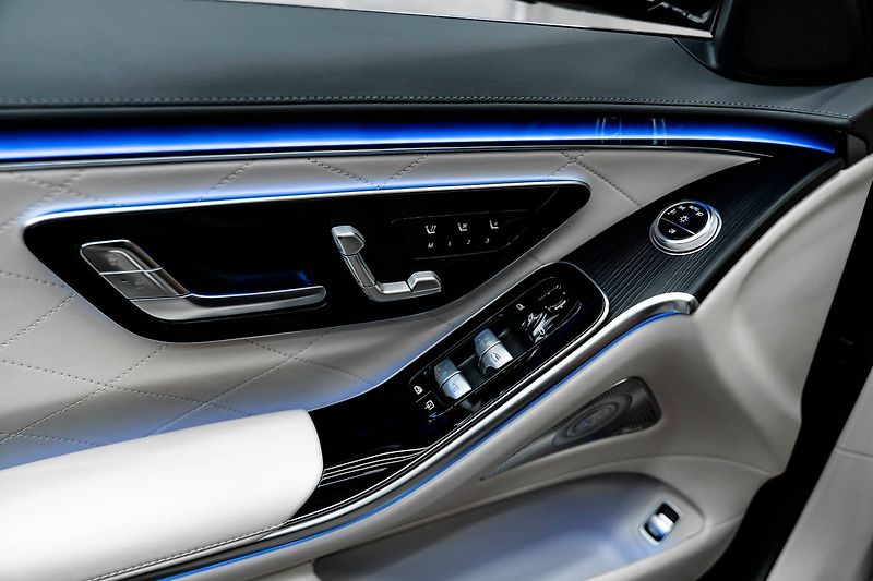 Mercedes-Benz Třídy S d 4MATIC - fotka 16 z 27