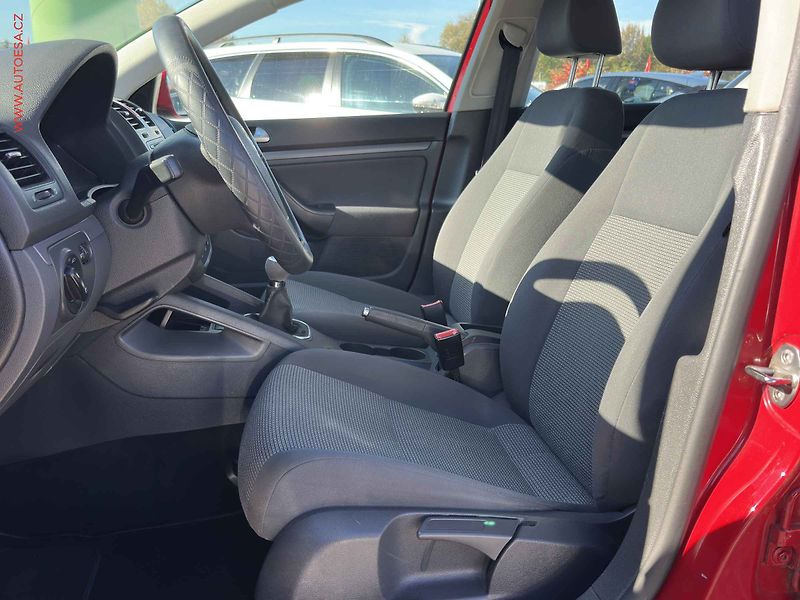 Volkswagen Golf (2009) 1.4i, 1.maj, AC - fotka 9 z 17