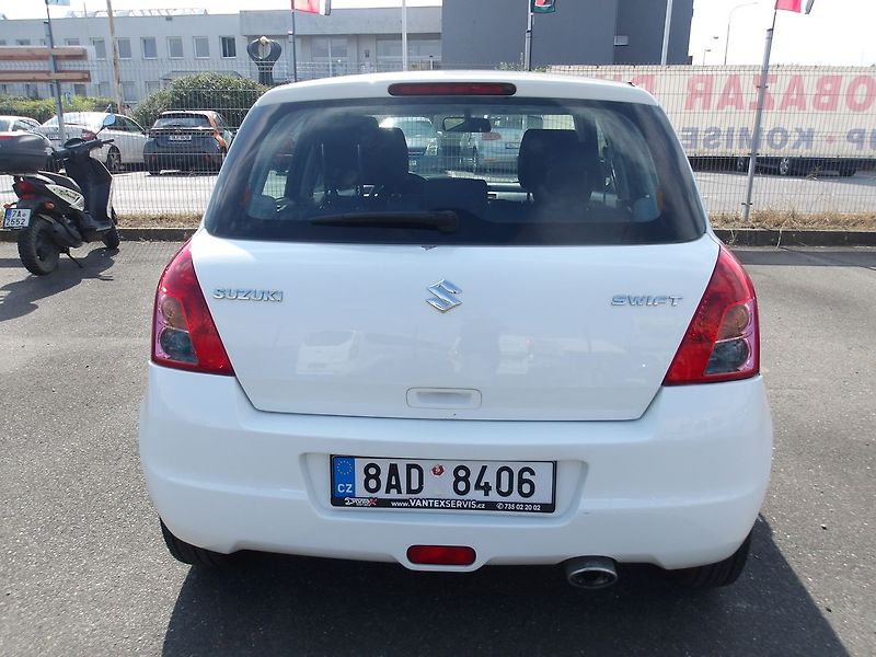 Suzuki Swift 1,3i  ČR 2xKLÍČE,KLIMA ! - fotka 9 z 27