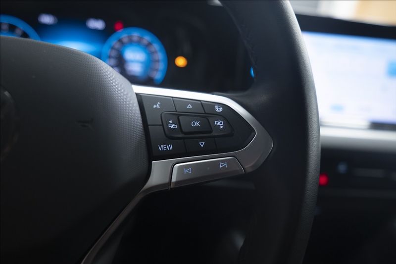 Volkswagen Golf 1,5 eTSI DSG KAMERA VÝHŘEV ČR - fotka 26 z 44