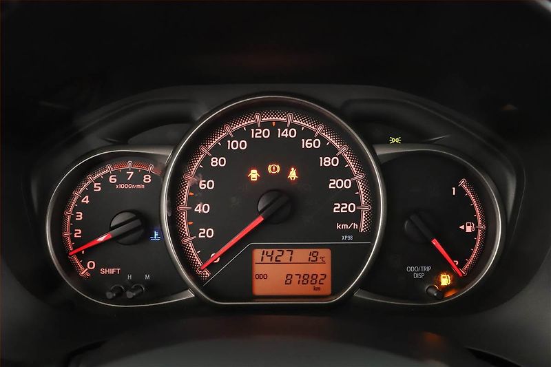 Toyota Yaris (2016) 1.33 Dual VVT-i, Serv.kniha - fotka 9 z 16
