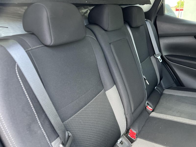 Nissan Qashqai 1.3DIG-T KAMERA PŮVOD ČR - fotka 27 z 40