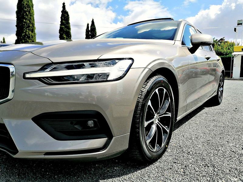 Volvo V60 (2021) 2.0 B3 MHEV A/T 120kW - fotka 34 z 36