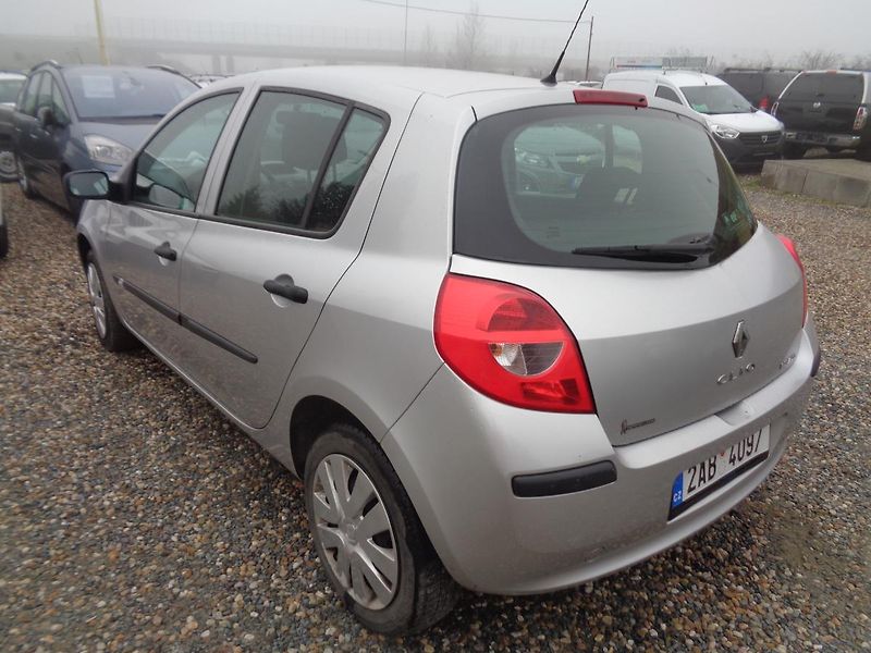Renault Clio 1,1 - fotka 5 z 11
