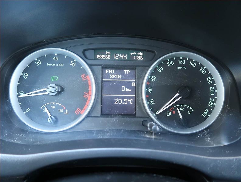 Škoda Fabia (2007) Ambiente 1.2 12V, ČR,1.maj - fotka 11 z 14