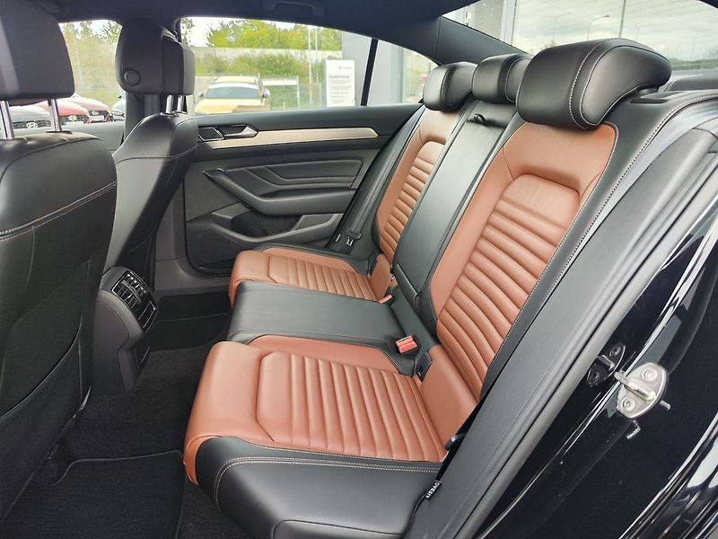 Volkswagen Passat 2.0 TDI/110kW Elegance - fotka 12 z 34