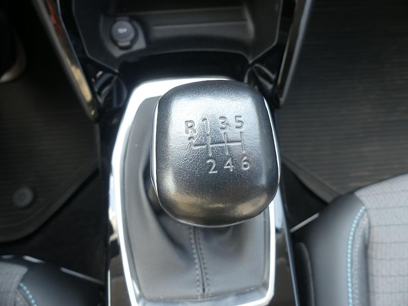 Peugeot 2008 (2022) 1,5 BlueHDi MAN6 - fotka 17 z 22