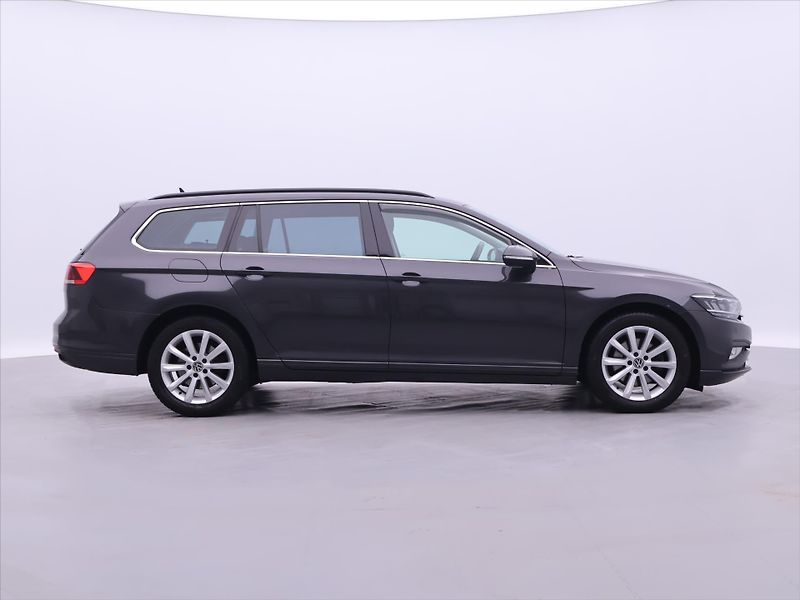 Volkswagen Passat 2,0 TDI DSG Virtual Business - fotka 8 z 36