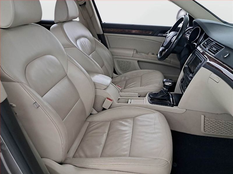 Škoda Superb (2010) 2.0 TDI, Automat, Navi, Xenony - fotka 9 z 22