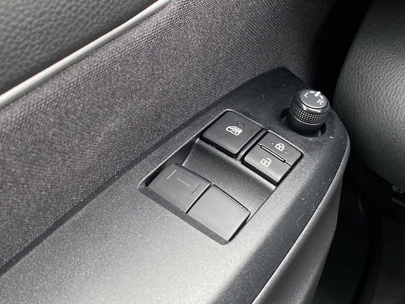 Toyota Yaris 1.5i, ČR-1m, Comfort, automat - fotka 26 z 29
