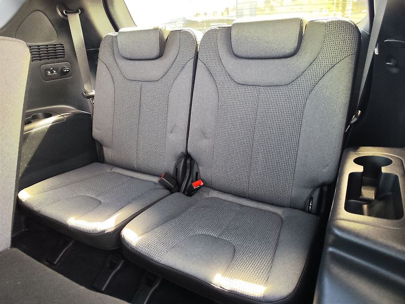 Hyundai Santa Fe 2.2 CRDi/142kW Comfort DCT - fotka 9 z 29