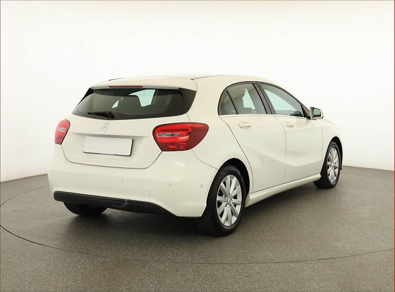 Mercedes-Benz Třídy A (2016) A 180 d, Automat, Kůže - fotka 5 z 20