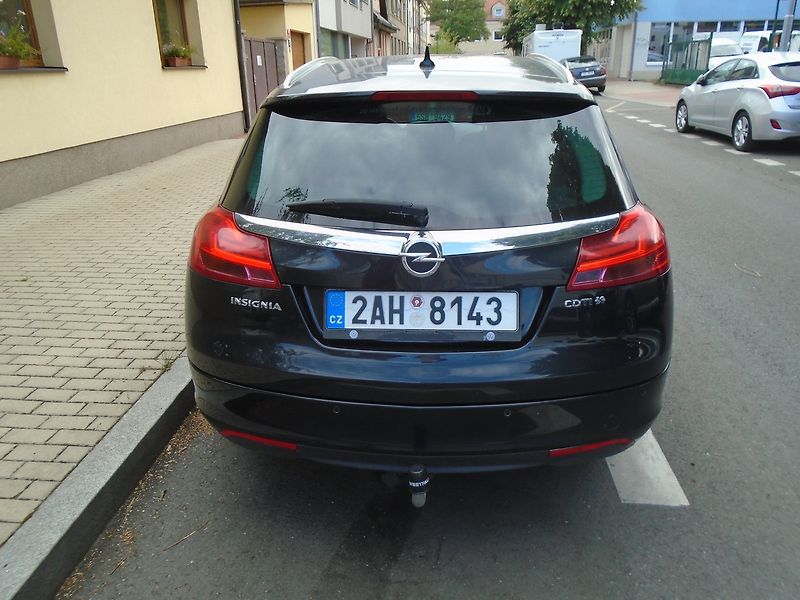Opel Insignia (2011) 2.0 CDTi Combi 4X4 Automat - fotka 5 z 16
