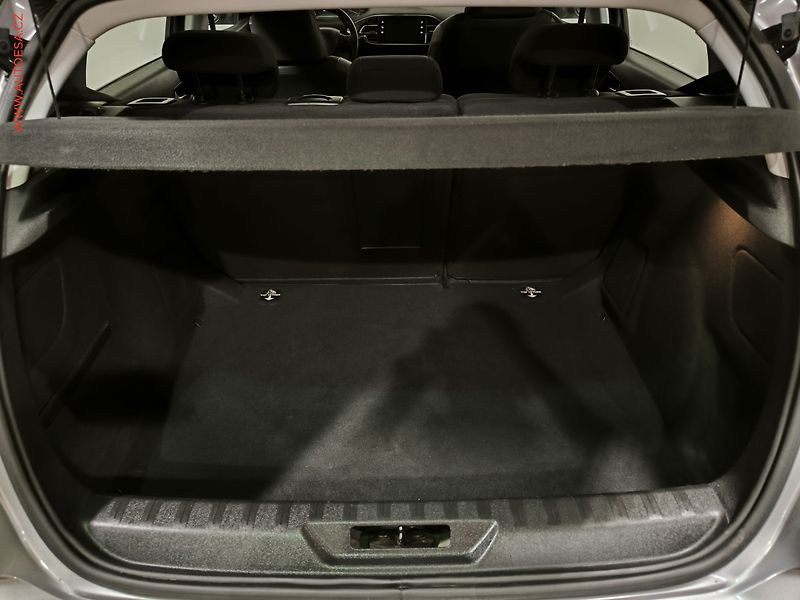 Peugeot 308 (2018) 1.2PT, Allure, navi - fotka 7 z 17