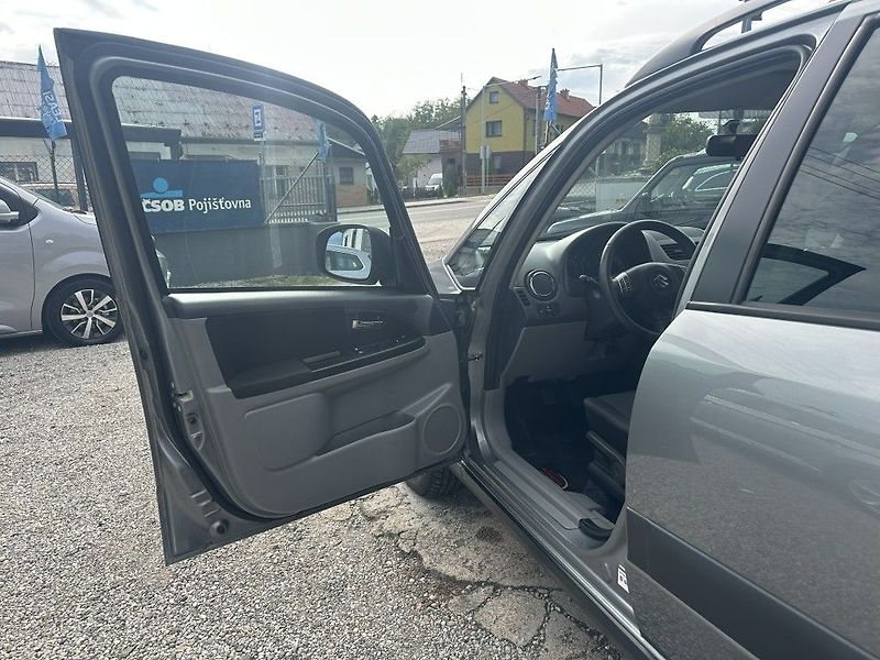 Suzuki SX4 Style 1.6i 88kW  serviska - fotka 16 z 24