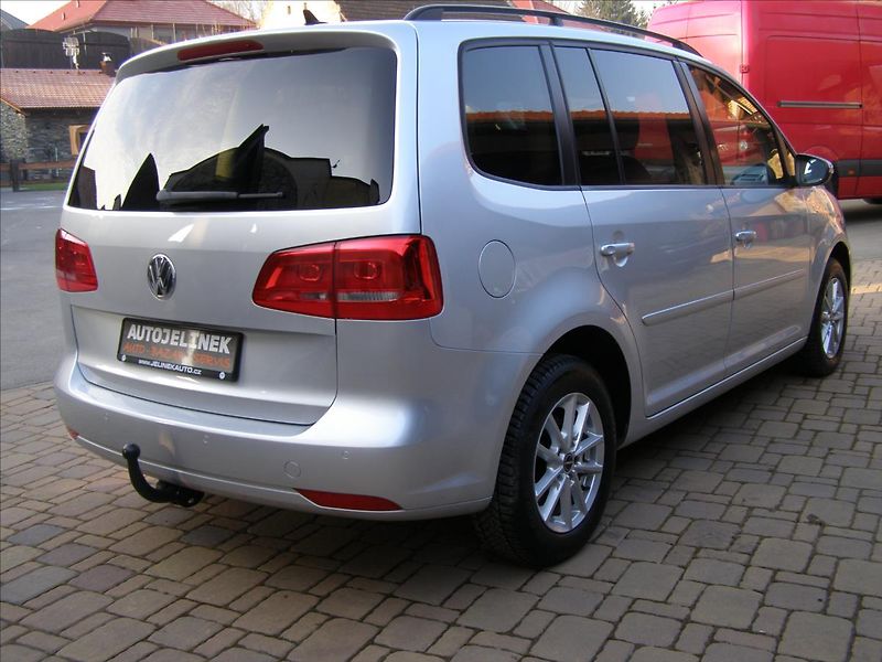 Volkswagen Touran 1,2   77KW REZERVACE - fotka 5 z 39