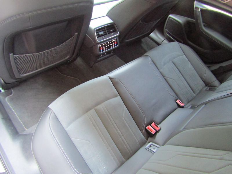Audi A6 Allroad (2024) 50 TDI quattro - fotka 24 z 30