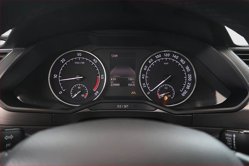 Škoda Superb (2016) Style 1.6 TDI, Kůže, Navi - fotka 11 z 22