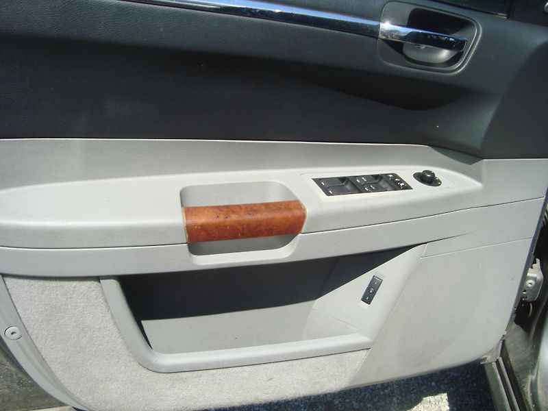 Chrysler 300C (2007) 3,0 CRD - fotka 10 z 18