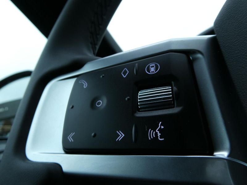 Land Rover Discovery 5 3,0  S D250 - fotka 20 z 36
