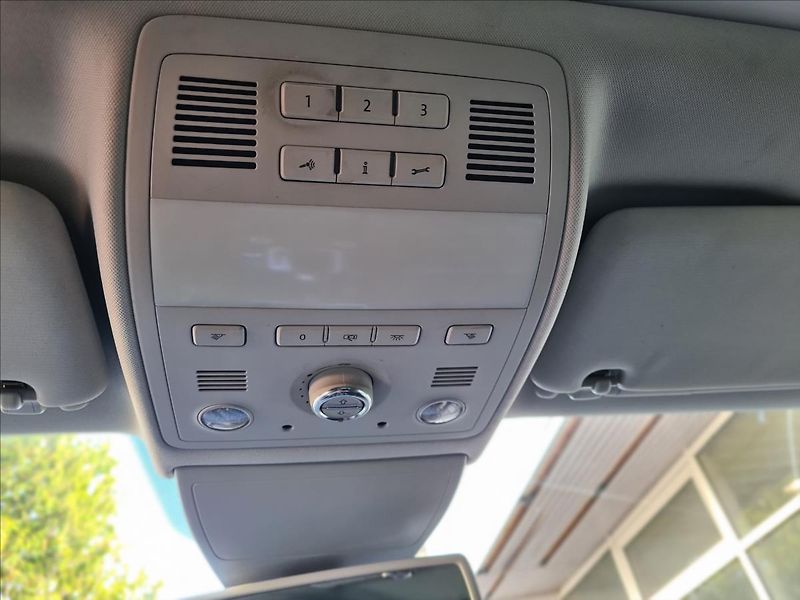 Volkswagen Touareg 4.2TDi*EXCLUSIVE*TAŽNÉ*KAM - fotka 31 z 45