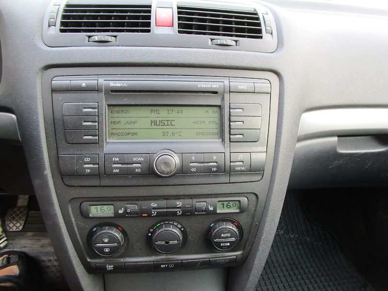 Škoda Octavia 2,0-110KW-NOVÁ STK - fotka 11 z 13