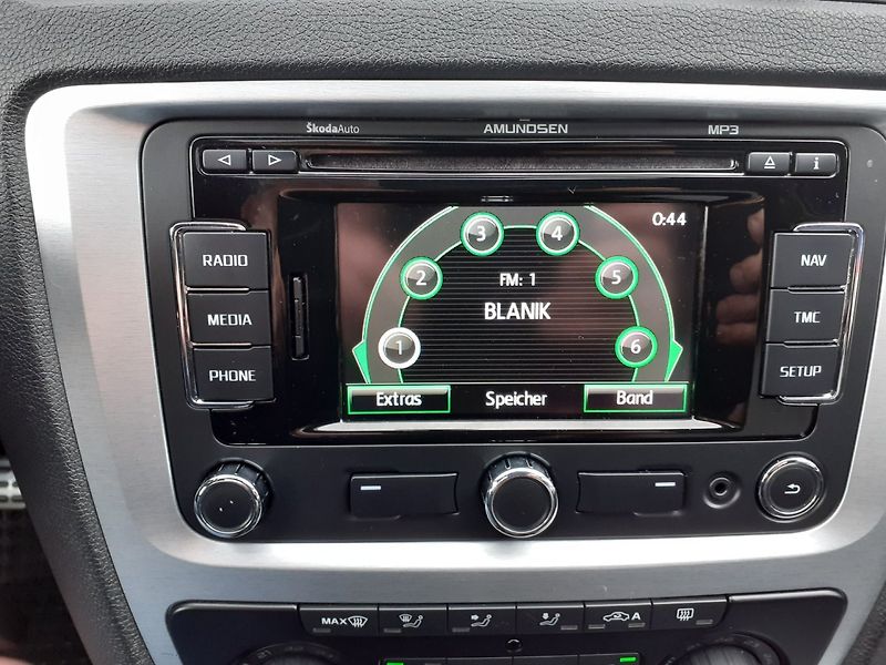 Škoda Octavia (2011) KOMBI 2.0 TDi RS - fotka 10 z 26