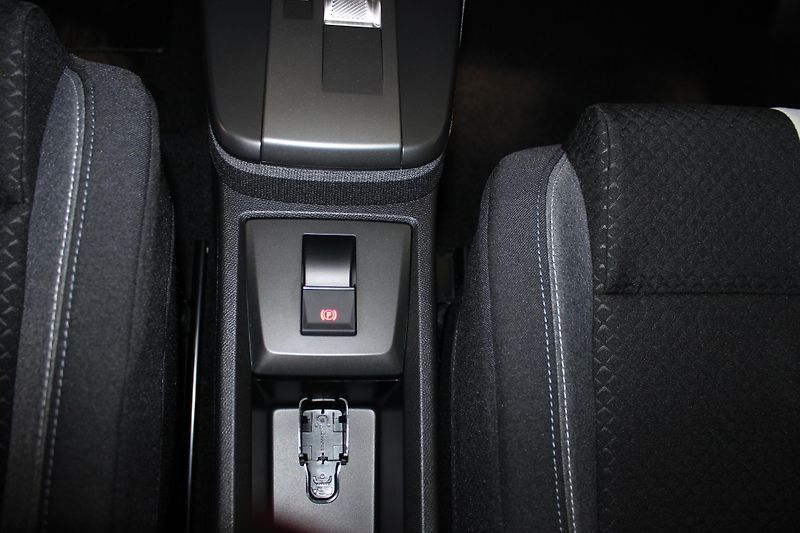 Opel Frontera (2026) Edition Hybrid 1.2 TURBO 81kW - fotka 13 z 17