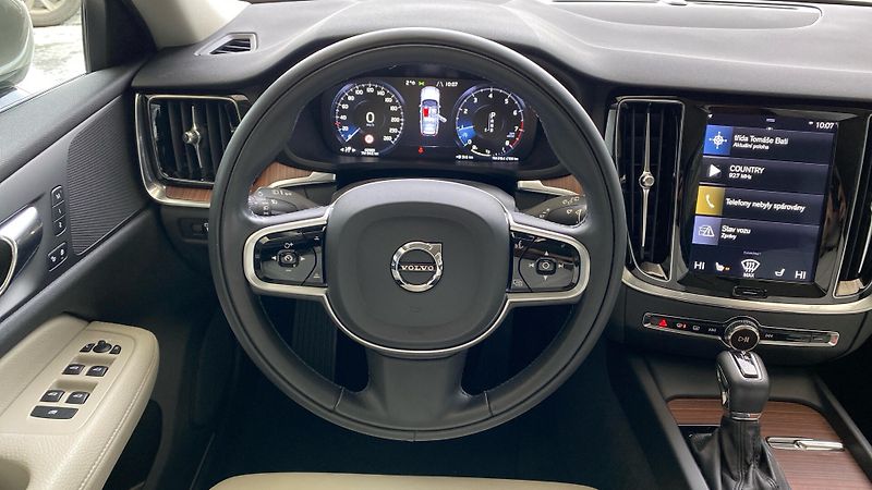 Volvo V60 INSCRIPTION, T4 FWD Drive-E, 1 - fotka 13 z 32