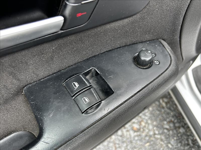 Audi A4 2,0 TDi Automat  NováSTK,Tažné - fotka 12 z 42