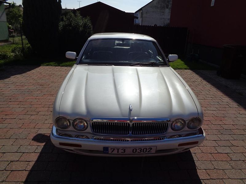Jaguar XJ6 (1996) 3.2 SOVEREIGN 155kW - fotka 4 z 10