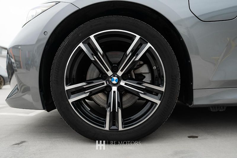 BMW Řada 3 (2025) 330e Touring 292 k, M paket - fotka 10 z 20