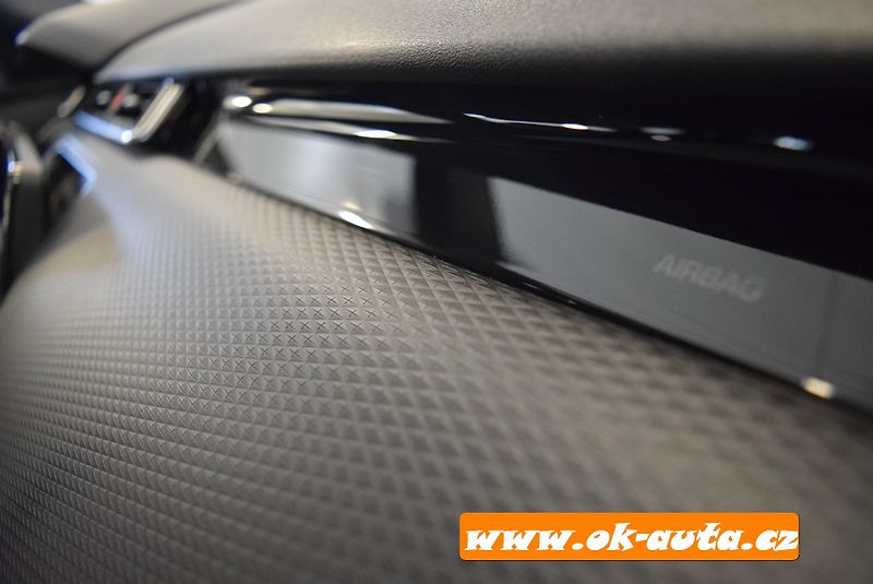 Land Rover Range Rover Velar R-DYNAMIC AWD 2021-DPH - fotka 32 z 62