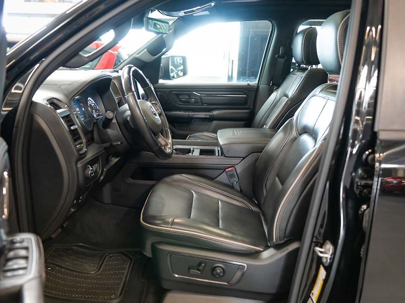 Dodge RAM (2022) 5.7 Limited Night Edition 22 - fotka 13 z 42