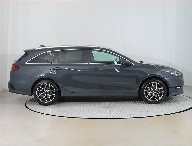 Kia Ceed (2025) 1.5 T-GDI - fotka 6 z 16