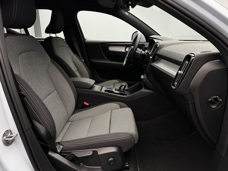 Volvo XC40 B3 CORE AUT CZ 1.maj - fotka 22 z 40
