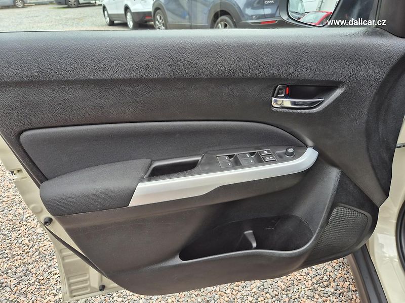 Suzuki Vitara (2017) 1.6VVT 88KW COMFORT NAVI - fotka 33 z 52